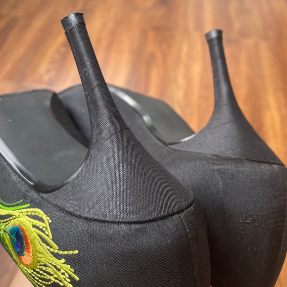 Black high heels size 6M (EU 35.5) J.Reneé with embroidery - Picture 2 of 6